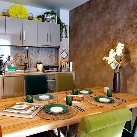 Palaсe A75 アパート パンポロボ