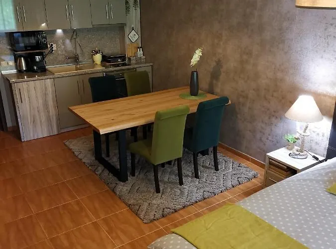 Palaсe A75 アパート